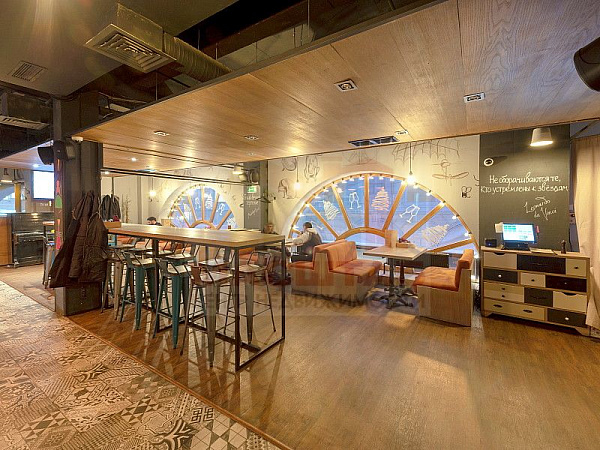 Универсальное (торговое) помещение - 240 м2